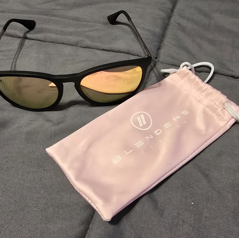 Blenders North Park Rose Theater Sunglasses with Pink Drawstring Case